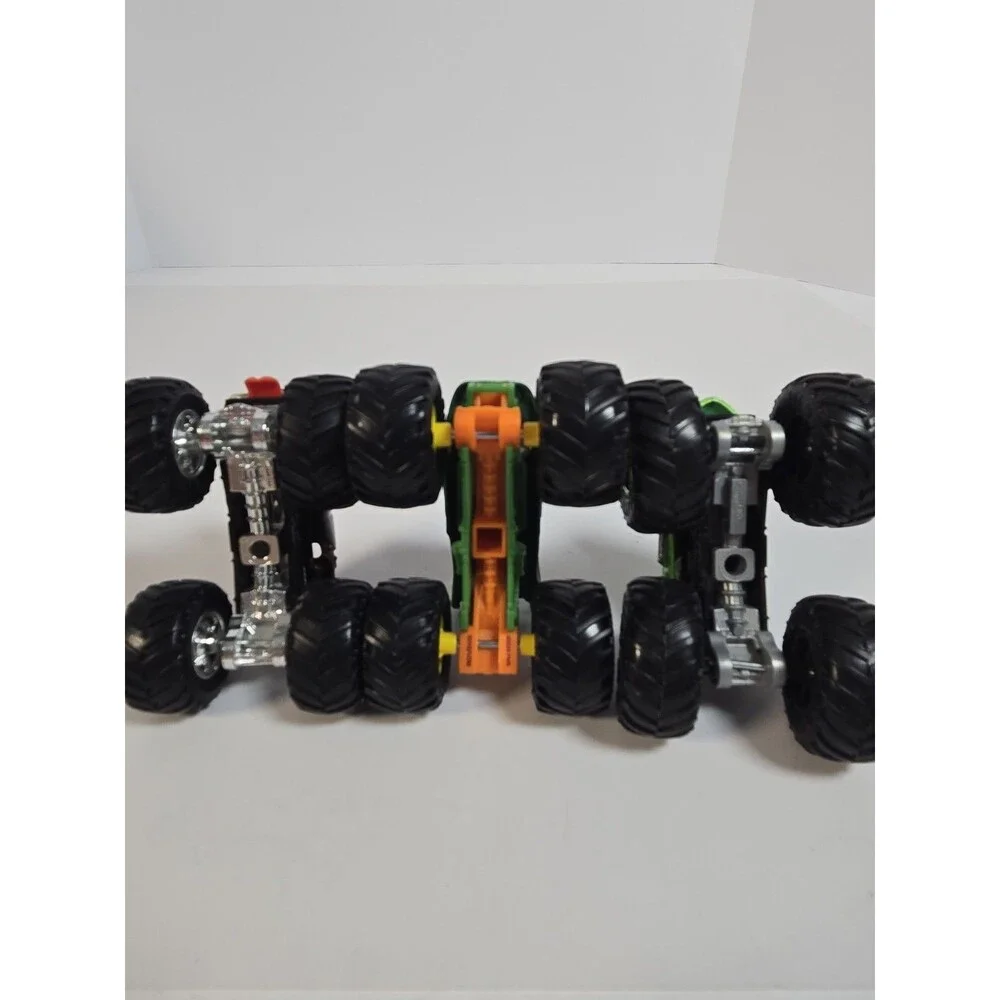 Hot Wheels Monster Trucks Lot 3 1:64 Monster Mutt Dragon Twin Mill 68 Diecast